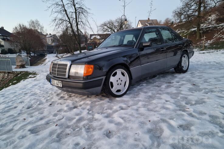 Mercedes-Benz W124 1 generation