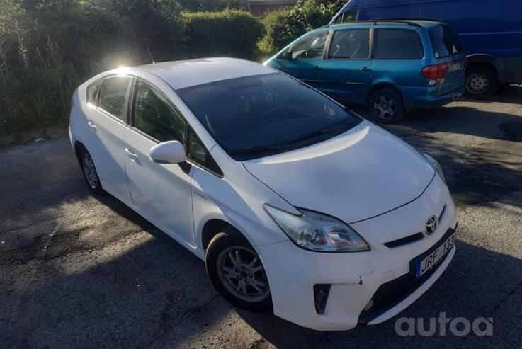 Toyota Prius 3 generation [restyling] Hatchback