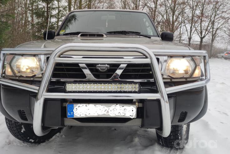 Nissan Patrol Y61 SUV 3-doors