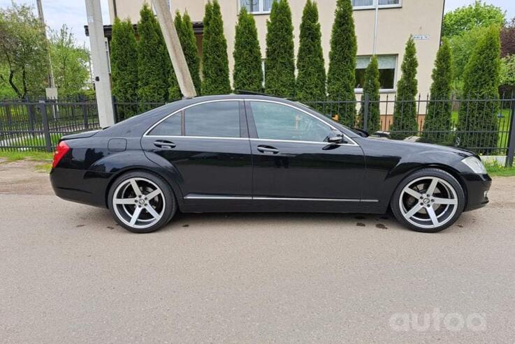 Mercedes-Benz S-Class W221 Sedan