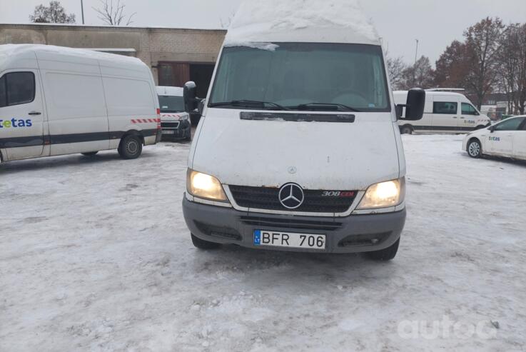 Mercedes-Benz Sprinter First generation