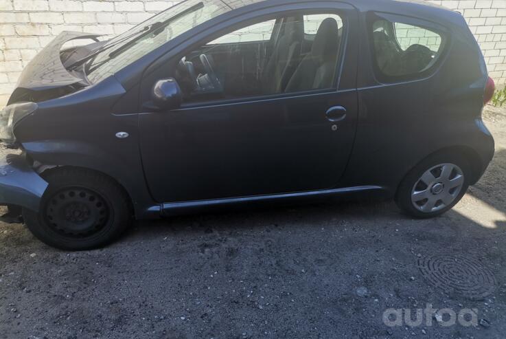 Toyota Aygo 1 generation Hatchback 3-doors