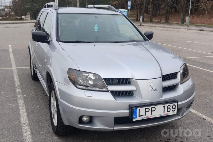 Mitsubishi Outlander 1 generation Crossover
