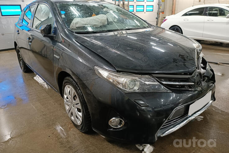 Toyota Auris 2 generation Hybrid hatchback 5-doors