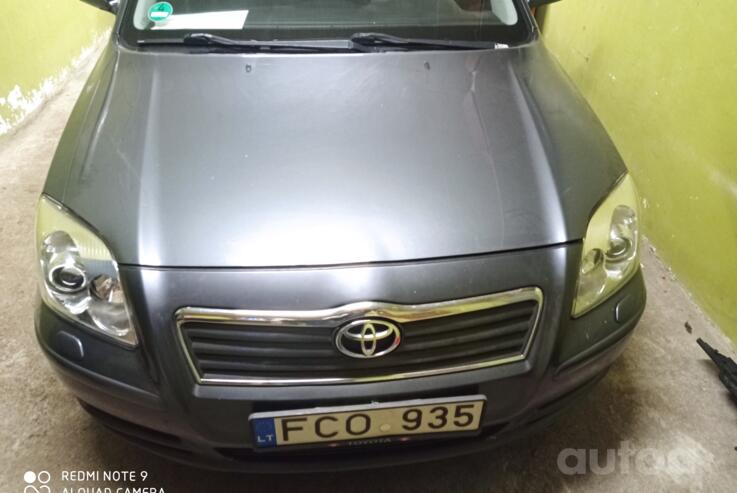 Toyota Avensis 2 generation wagon