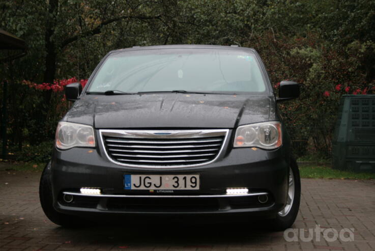 Chrysler Town & Country 5 generation [restyling]