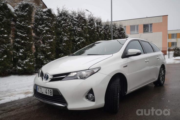 Toyota Auris 2 generation Touring Sports Hybrid wagon 5-doors