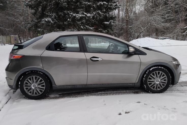 Honda Civic 8 generation Hatchback 5-doors