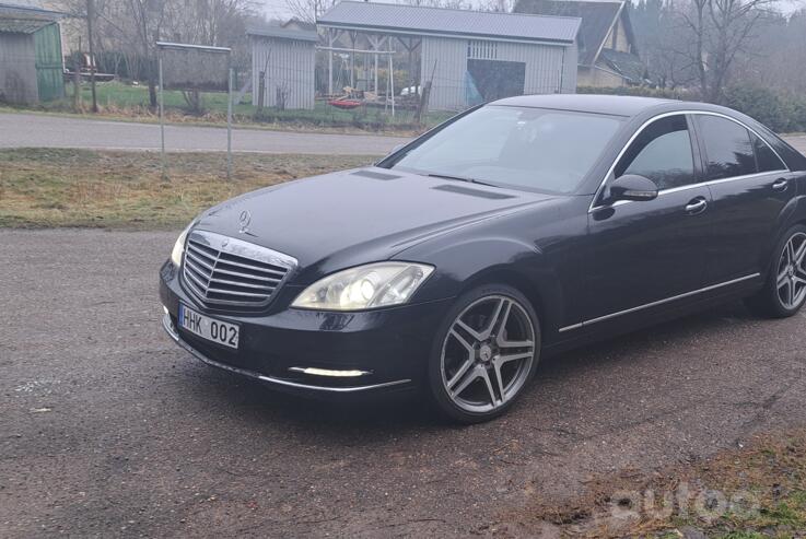 Mercedes-Benz S-Class W221 Sedan