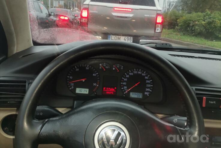 Volkswagen Passat B5 Sedan 4-doors