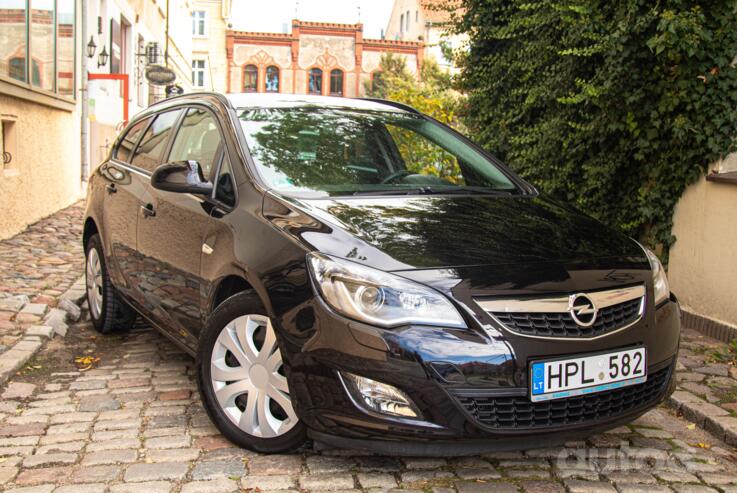Opel Astra J Sports Tourer wagon