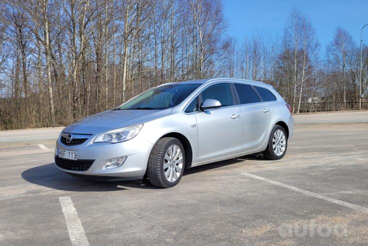 Opel Astra J Sports Tourer wagon