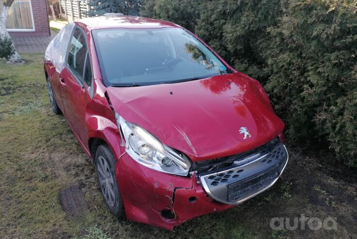 Peugeot 208 1 generation Hatchback 5-doors