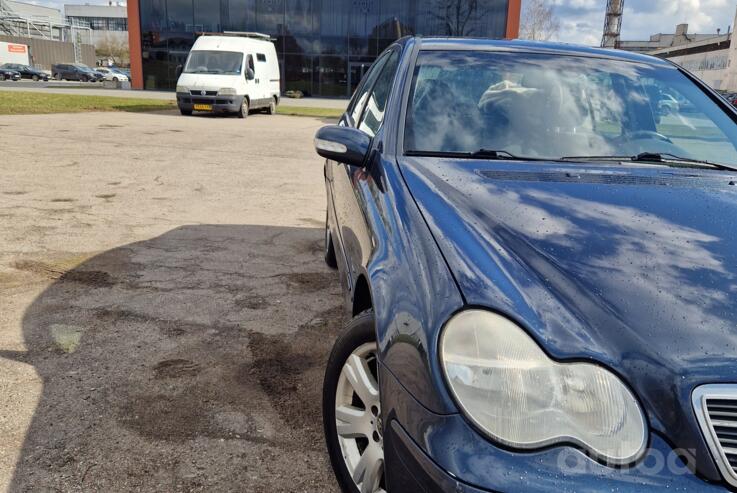 Mercedes-Benz C-Class W203/S203/CL203 Sedan