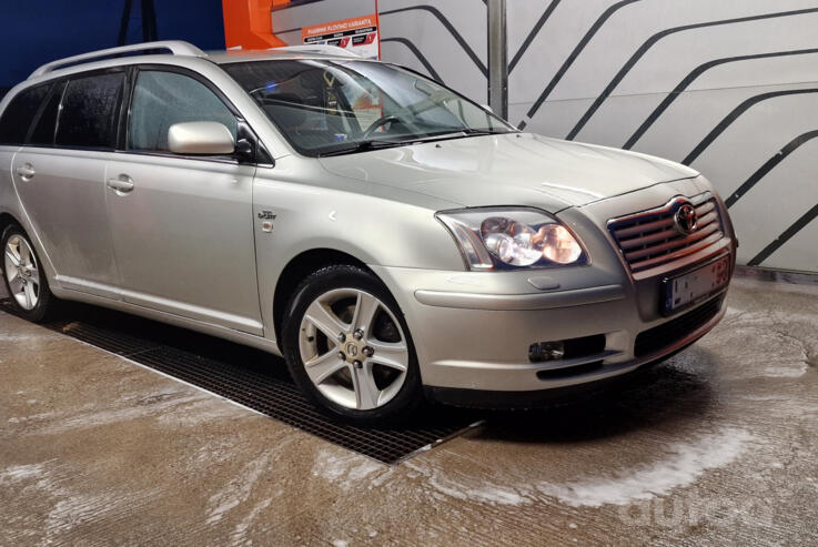 Toyota Avensis 2 generation Liftback