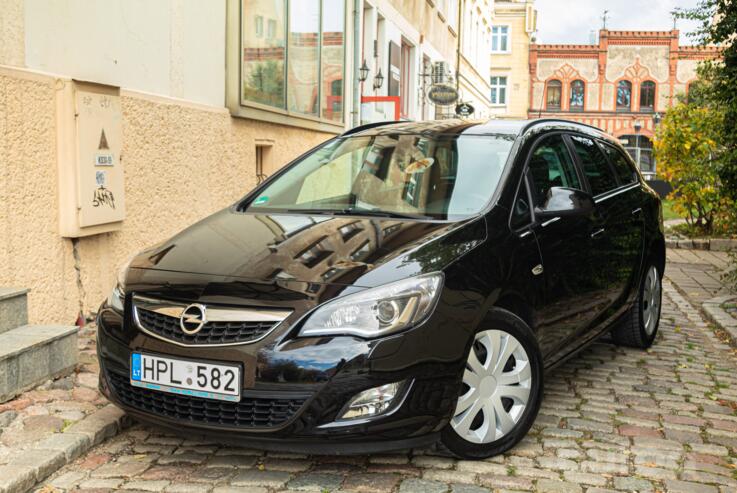 Opel Astra J Sports Tourer wagon