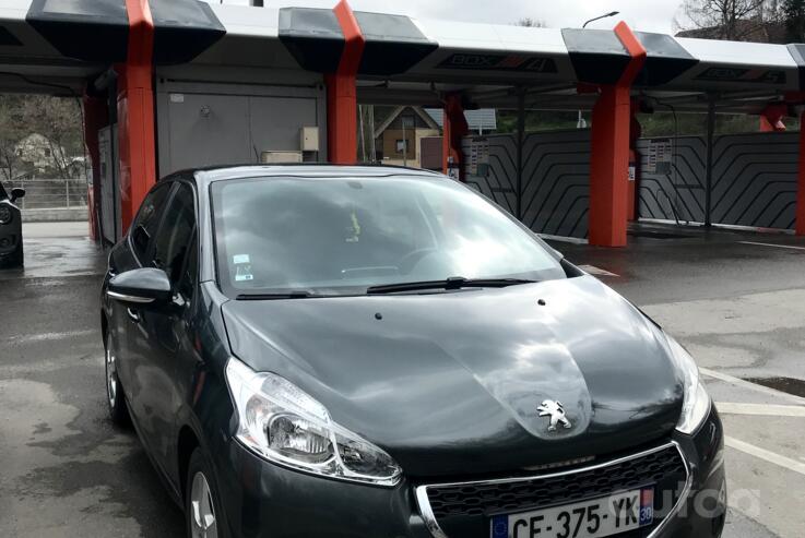 Peugeot 208 1 generation Hatchback 5-doors