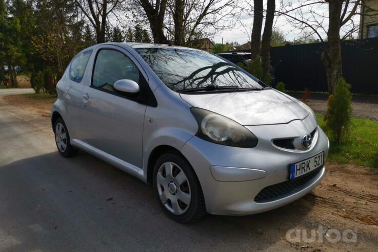 Toyota Aygo 1 generation Hatchback 3-doors