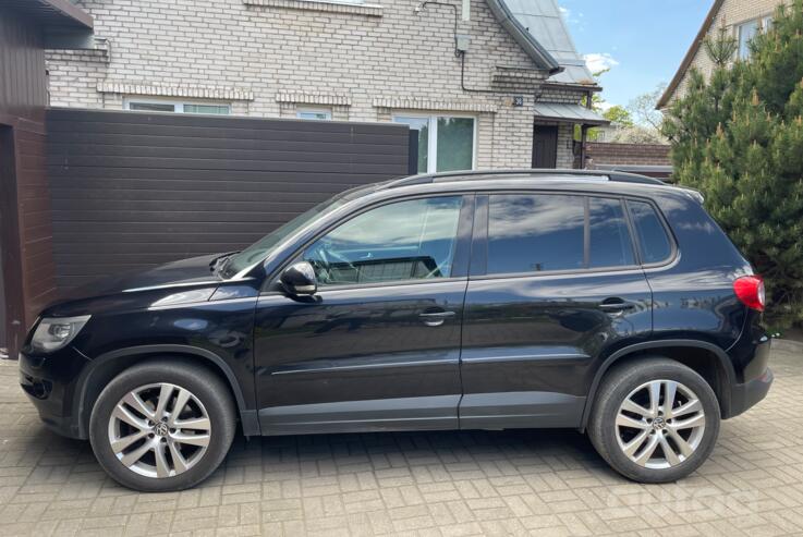 Volkswagen Tiguan 1 generation Crossover