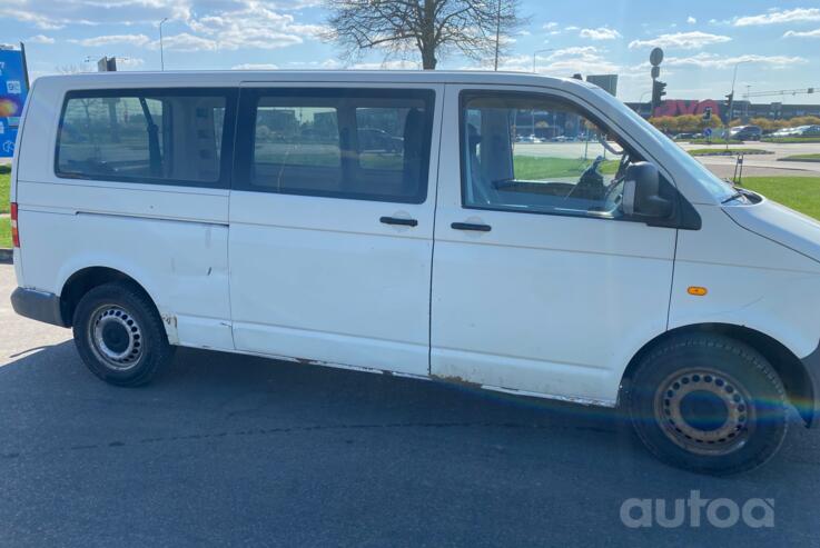 Volkswagen Transporter T5 Minivan 4-doors