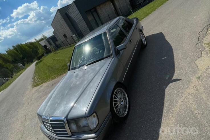 Mercedes-Benz W124 1 generation