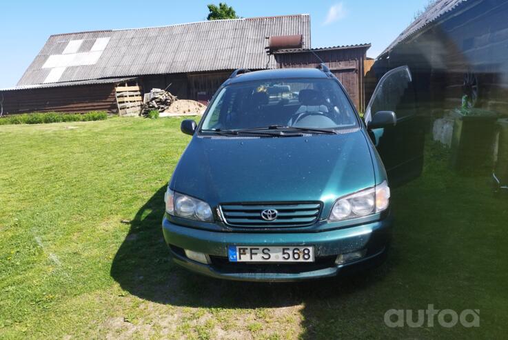 Toyota Picnic 1 generation Minivan