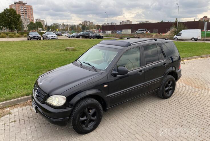 Mercedes-Benz M-Class W163 Crossover 5-doors