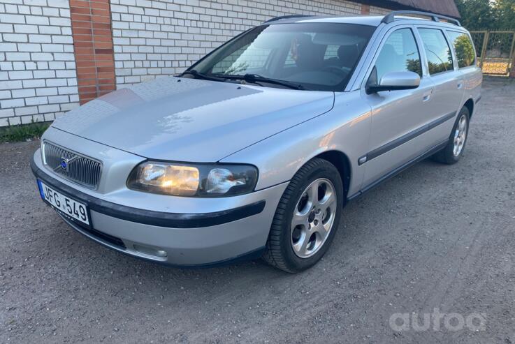 Volvo V70 2 generation wagon