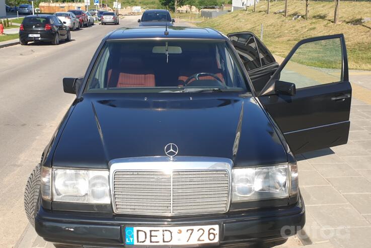 Mercedes-Benz W124 1 generation