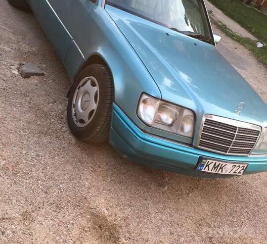 Mercedes-Benz W124 1 generation