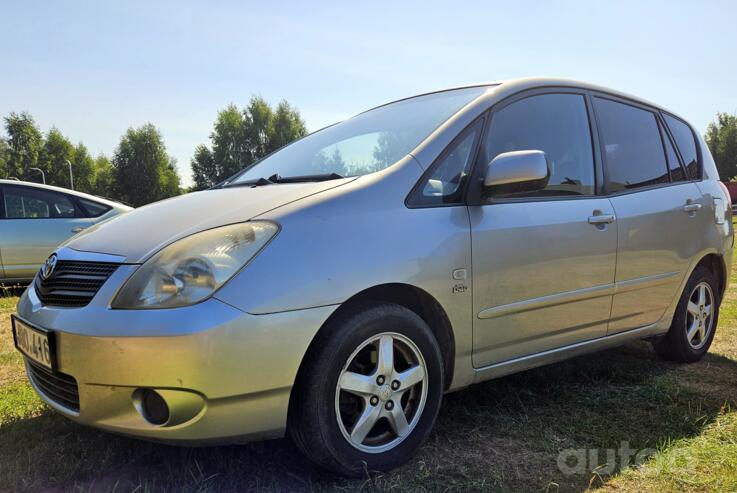 Toyota Corolla Verso 1 generation Minivan