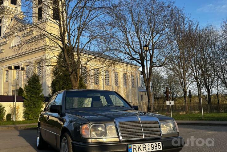 Mercedes-Benz W124 1 generation