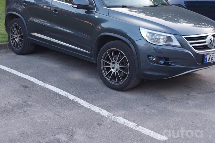 Volkswagen Tiguan 1 generation Crossover