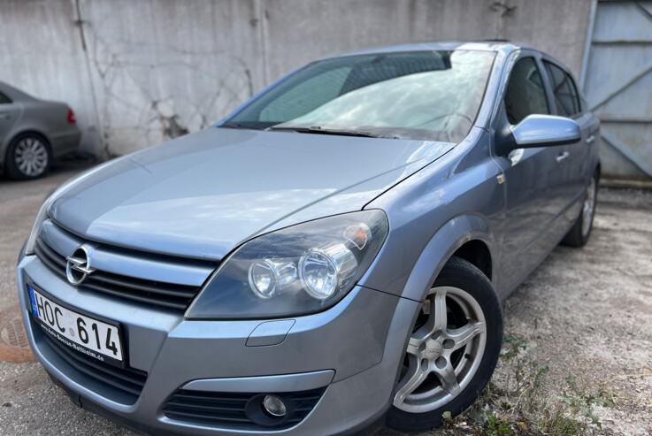 Opel Astra H Hatchback