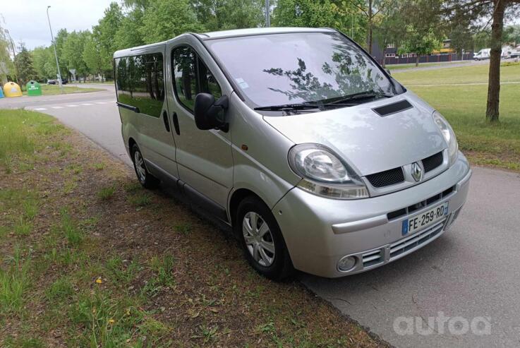 Renault Trafic 2 generation Minivan