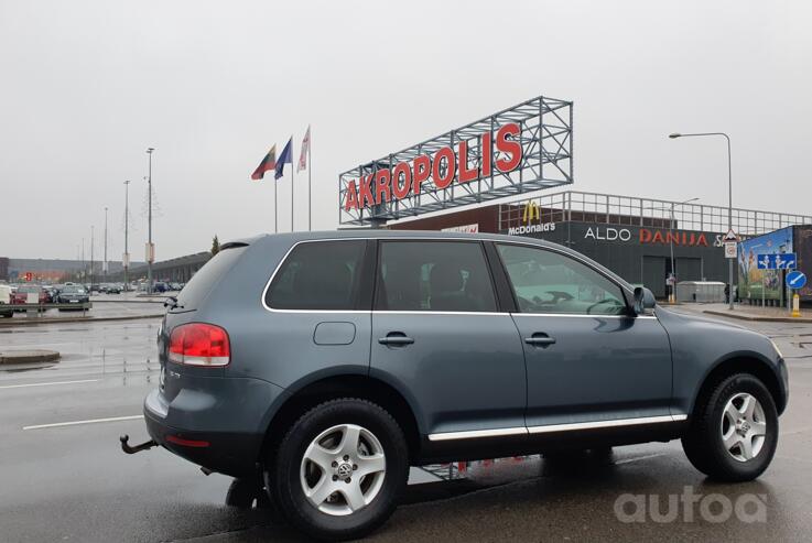 Volkswagen Touareg 1 generation Crossover