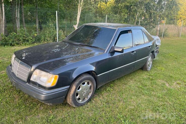 Mercedes-Benz W124 1 generation