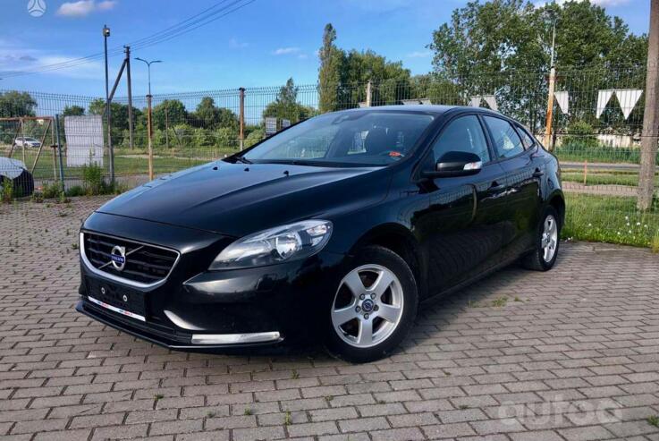 Volvo V40 2 generation Hatchback 5-doors