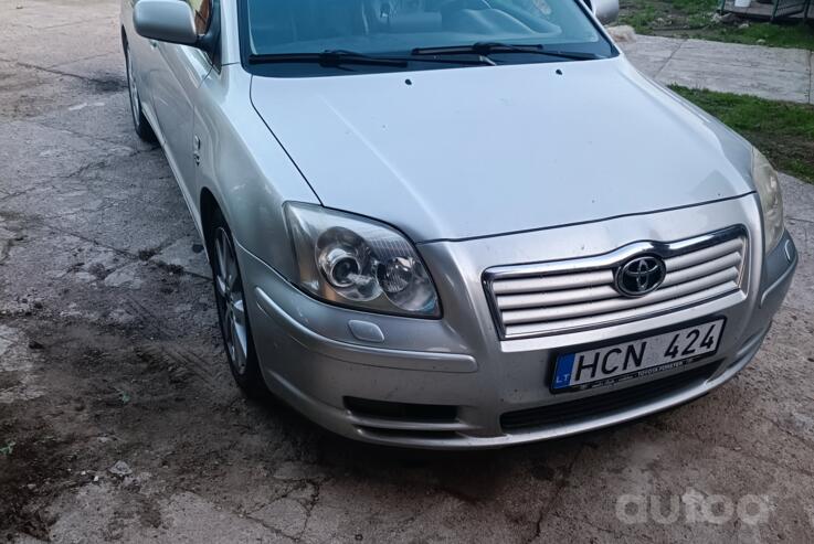Toyota Avensis 2 generation Liftback