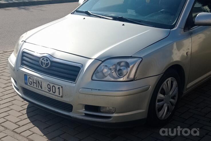 Toyota Avensis 2 generation Liftback