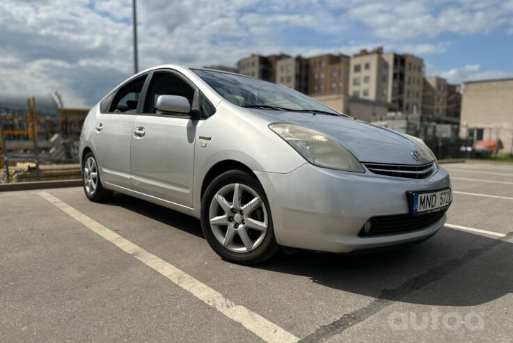 Toyota Prius 2 generation Hatchback