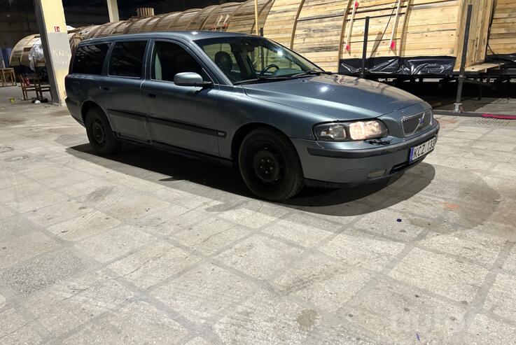 Volvo V70 2 generation wagon