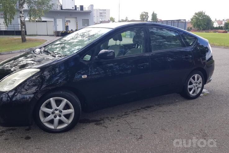 Toyota Prius 2 generation Hatchback