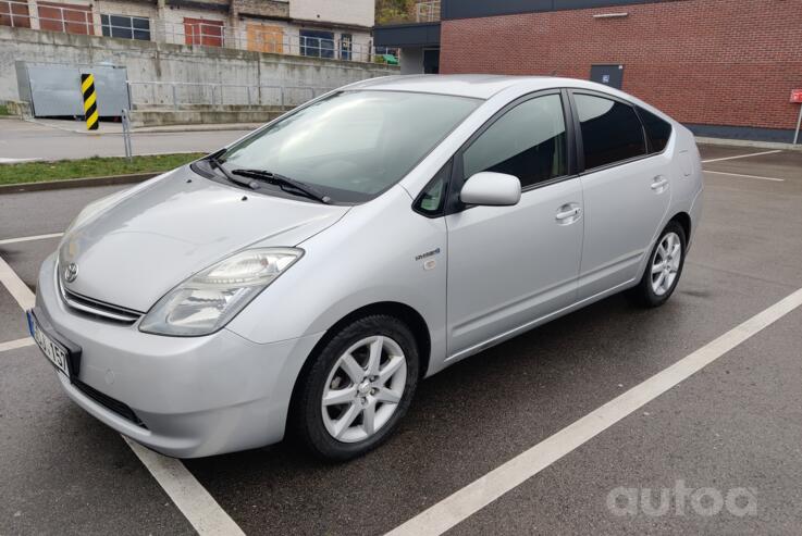 Toyota Prius 2 generation [restyling] (XW20)