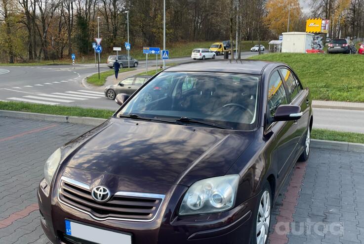 Toyota Avensis 2 generation Sedan