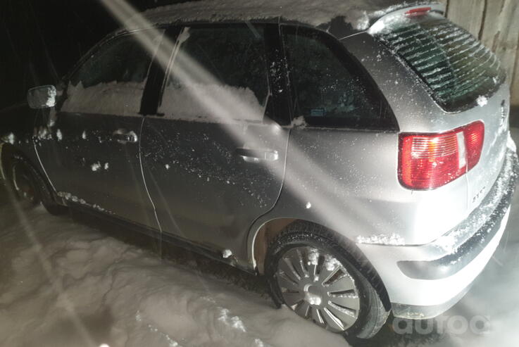 SEAT Ibiza 2 generation [restyling] Hatchback 5-doors