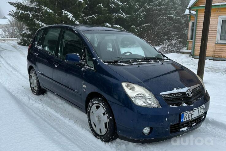 Toyota Corolla Verso 1 generation Minivan