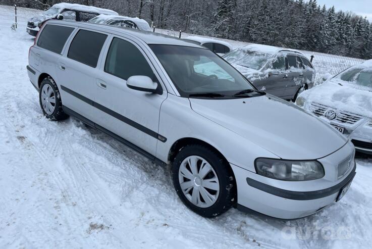 Volvo V70 2 generation wagon