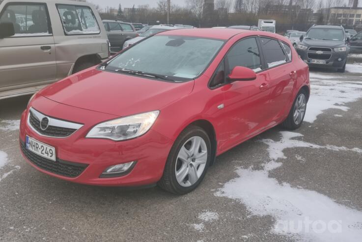 Opel Astra J Hatchback 5-doors