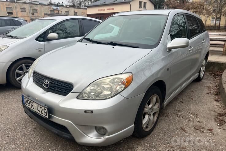 Toyota Matrix E140 XR hatchback 5-doors